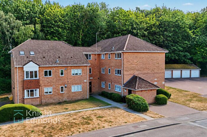 2 Bedroom Flat For Sale In Findlay Close, Gillingham, ME8