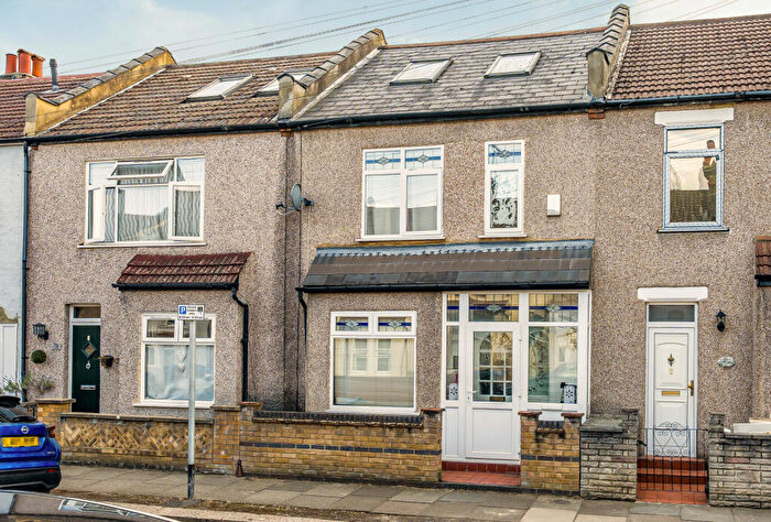 3 Bedroom Terraced House For Sale In Seaton Road, Mitcham, CR4