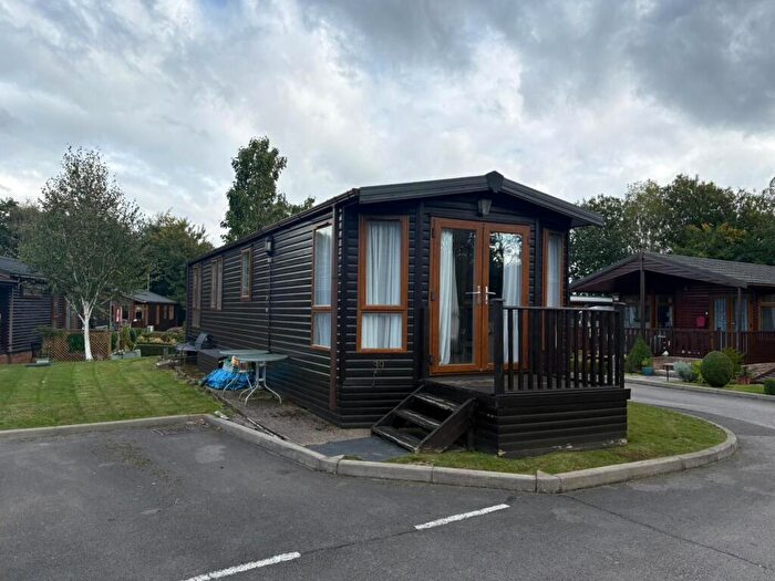 2 Bedroom Park Home For Sale In Overseal, Swadlincote, DE12