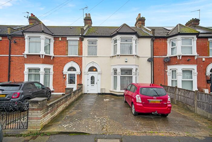 4 Bedroom Terraced House For Sale In Kingswood Road, Ilford, IG3