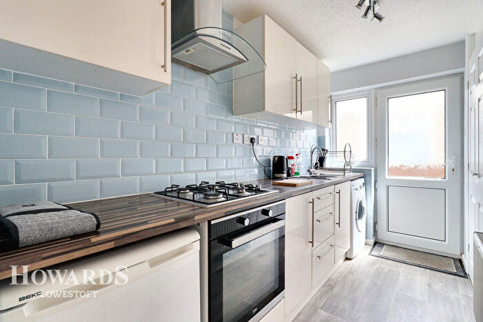 3 Bedroom Detached Bungalow For Sale In Tunstall Drive, Lowestoft, NR32