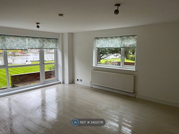 2 Bedroom Flat To Rent In Broom Park, Teddington, TW11