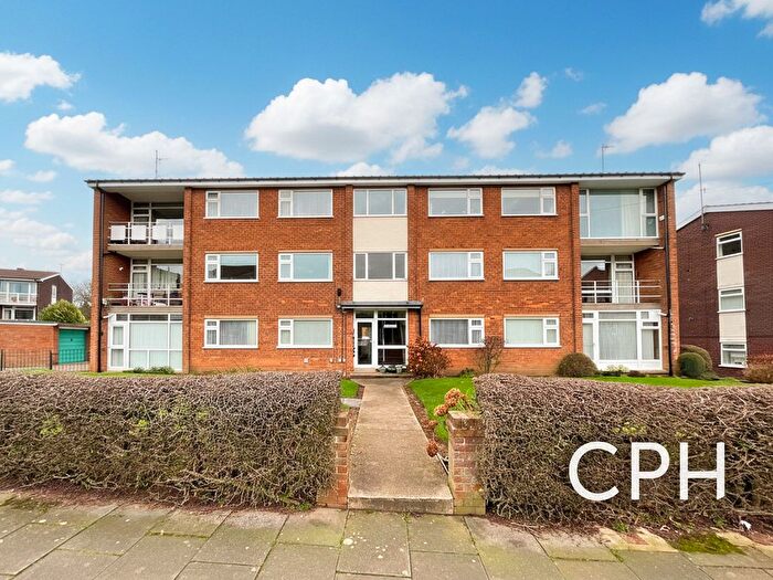 2 Bedroom Flat For Sale In Weydale Avenue, Scarborough, YO12