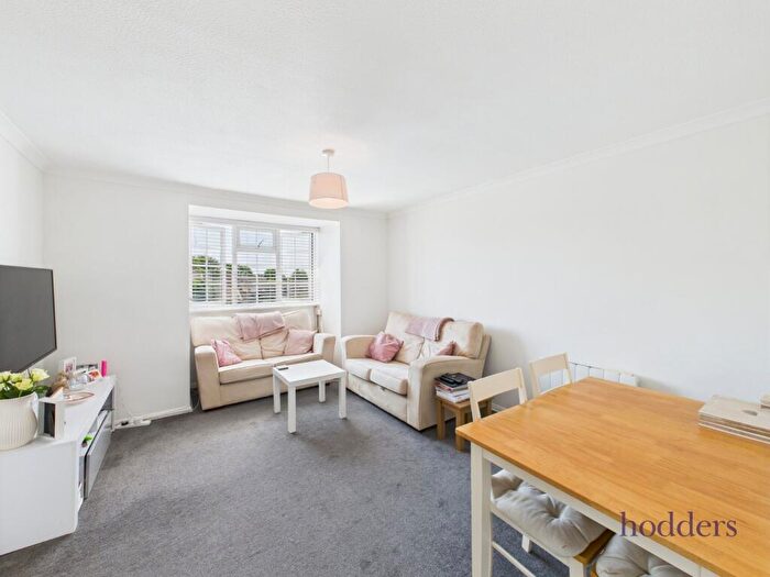 2 Bedroom Apartment For Sale In Chertsey, Surrey, KT16