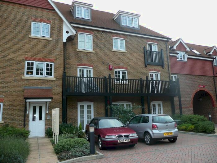 2 Bedroom Flat To Rent In Lampson Court, Copthorne Common Road, Copthorne, Crawley, RH10