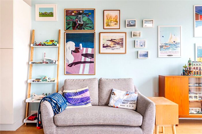 1 Bedroom Flat For Sale In Milkwood Road, London, SE24