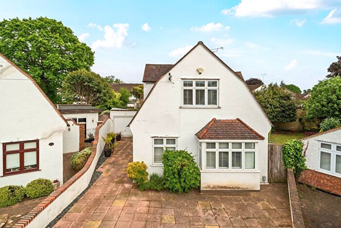 4 Bedroom Detached House For Sale In Circle Gardens, Byfleet, KT14