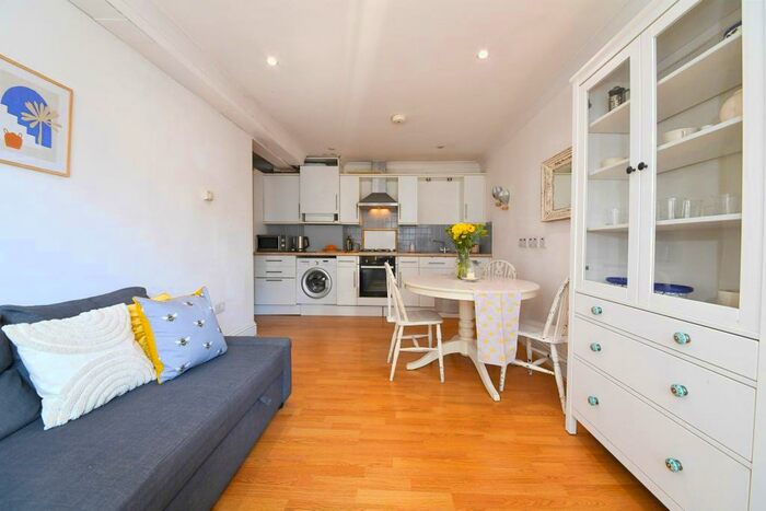 2 Bedroom Apartment To Rent In Fari Court, Tower Mews, Walthamstow, E17