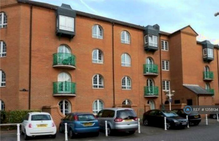 1 Bedroom Flat To Rent In Mariners Quay, Brighton Marina Village, Brighton, BN2