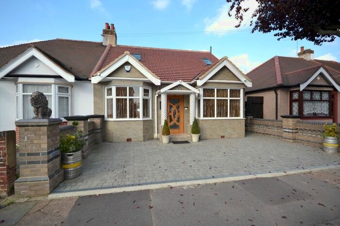 5 Bedroom Bungalow To Rent In Merton Road, Ilford, IG3