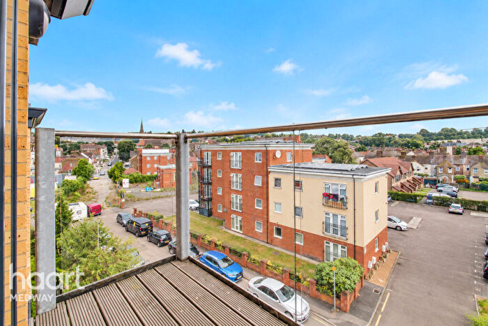 2 Bedroom Apartment For Sale In Station Road, Rochester, ME2