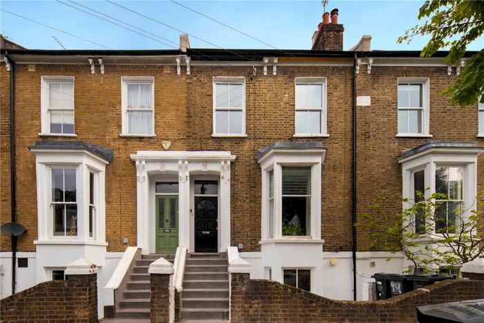 2 Bedroom Flat To Rent In Forest Road, London Fields, London, E8