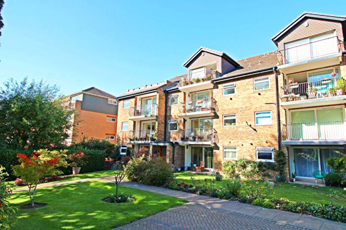 3 Bedroom Apartment For Sale In Overbury Avenue, Beckenham, BR3