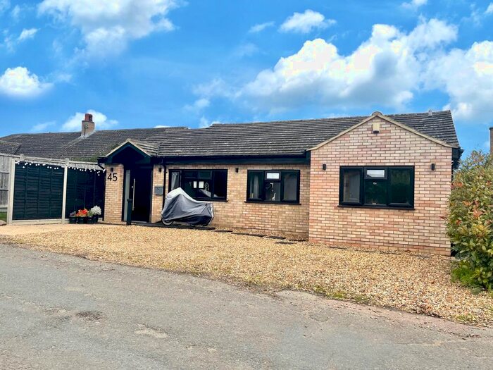 4 Bedroom Detached Bungalow For Sale In High Street, Tadlow, Royston, SG8