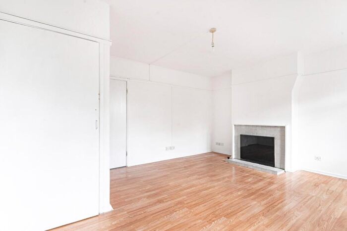 2 Bedroom Flat For Sale In Greystead Road, London, SE23