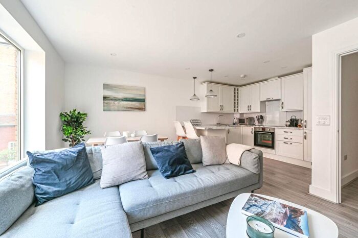1 Bedroom Flat For Sale In Kingsway Square, Battersea Park, London, SW11
