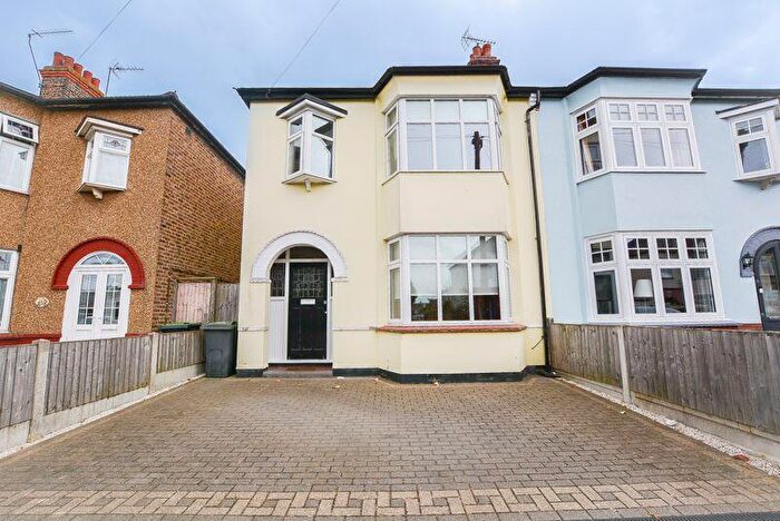 3 Bedroom Semi Detached House To Rent In North Avenue, Southend-On-Sea, SS2