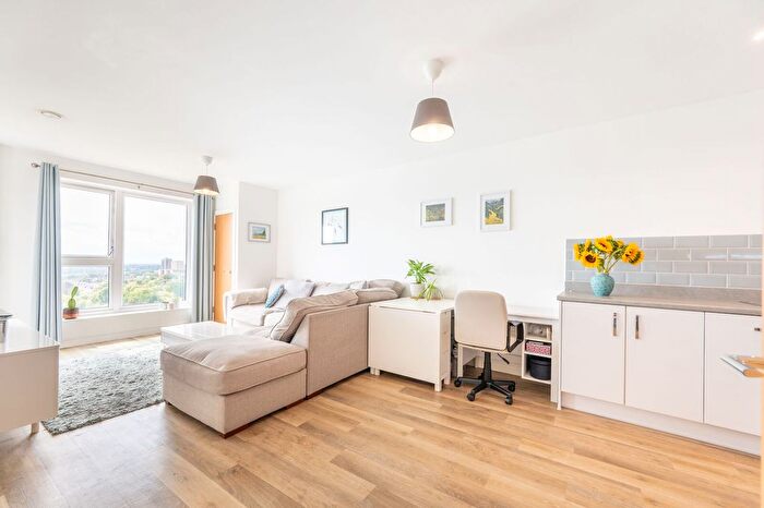 2 Bedroom Flat For Sale In Ridding Lane, Sudbury, Greenford, UB6