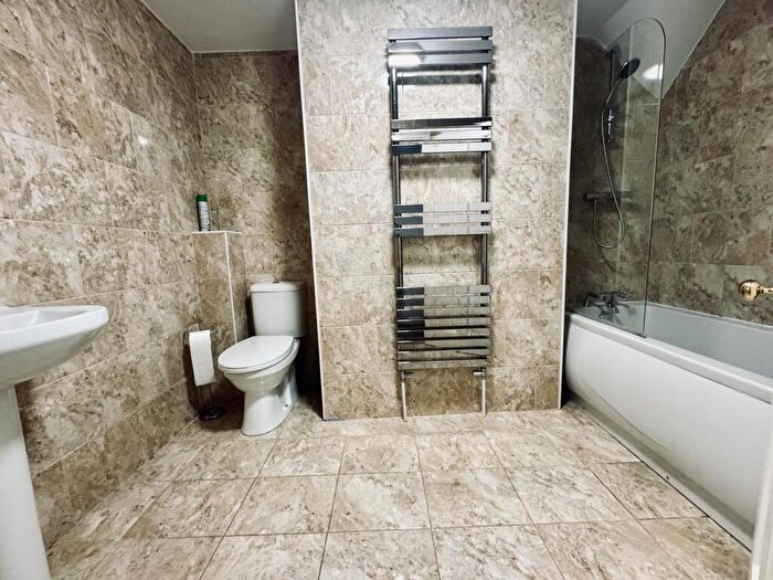 5 Bedroom Detached House To Rent In The Street, Bramley, RG26