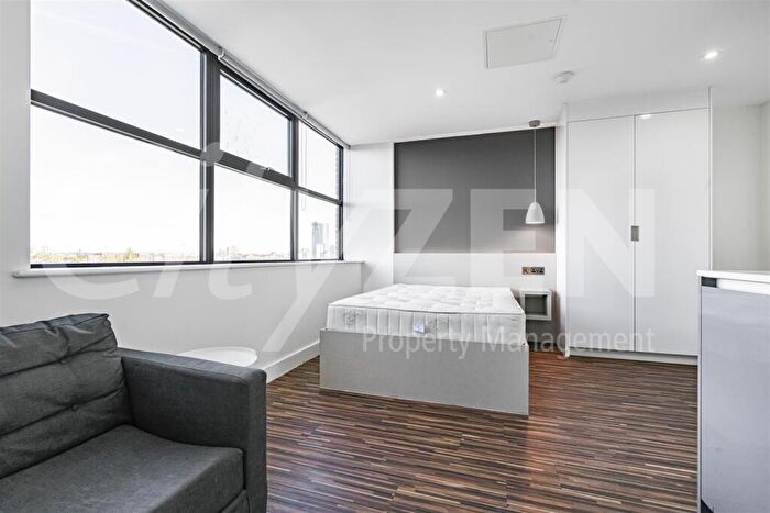 Flat To Rent In West Point, Chester Road, Old Trafford, M16