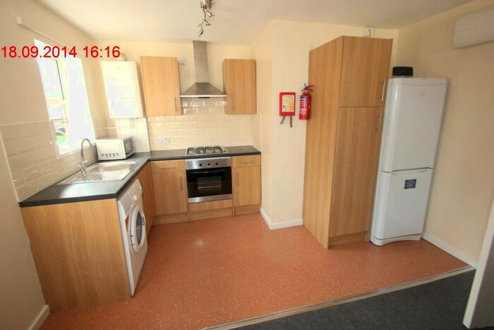 4 Bedroom Flat To Rent In Bristol Road, Selly Oak, Birmingham, West Midlands B29