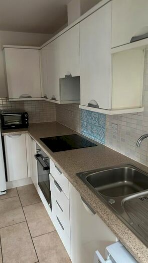 2 Bedroom Flat To Rent In Reid Close, Hayes, UB3