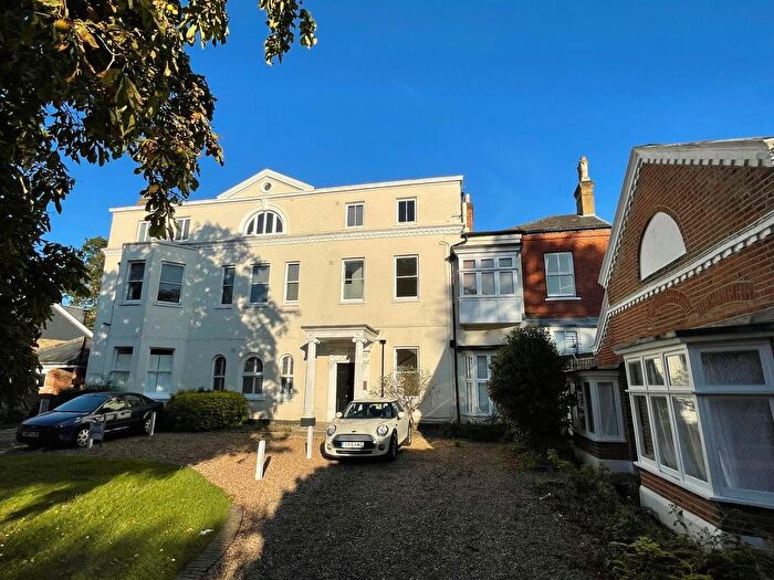 1 Bedroom Flat To Rent In Woodcote Road, Epsom, KT18