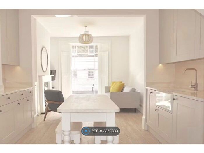 1 Bedroom Flat To Rent In Waterloo Terrace, London, N1