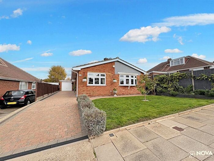 3 Bedroom Detached Bungalow For Sale In Wadhurst Avenue, Luton, LU3