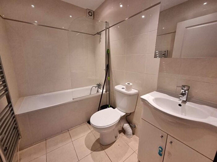1 Bedroom Flat To Rent In Ellingfort Road, London, E8