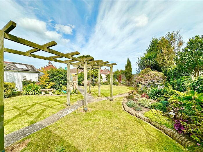 3 Bedroom Detached Bungalow For Sale In Martham Road, Hemsby, NR29