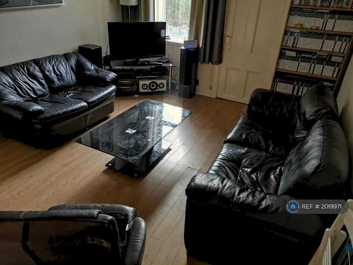 4 Bedroom Flat To Rent In Wallace Street, Stirling, FK8