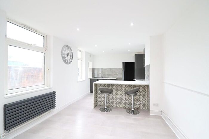 2 Bedroom Flat To Rent In Gf Station Road, Llandaff North, Cardiff, CF14