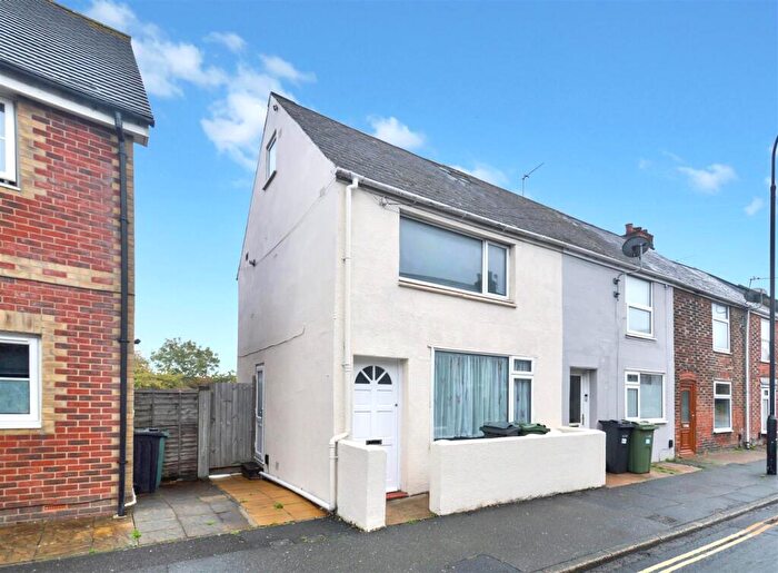 3 Bedroom End Of Terrace House For Sale In Hunnyhill, Newport, PO30