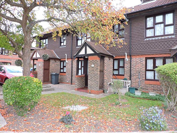 1 Bedroom Maisonette For Sale In Gooding Close, New Malden, KT3