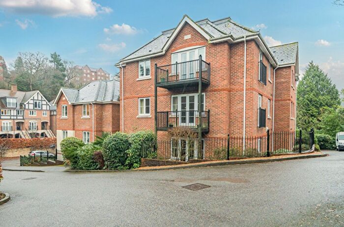 2 Bedroom Flat For Sale In Godalming, Surrey, GU7