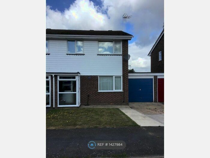 3 Bedroom Semi-Detached House To Rent In Glebelands, Pulborough, RH20