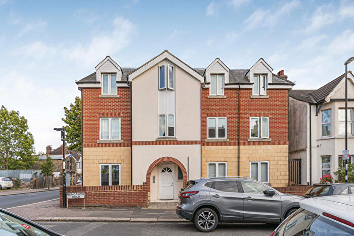 2 Bedroom Apartment For Sale In Bungalow Road, London, SE25