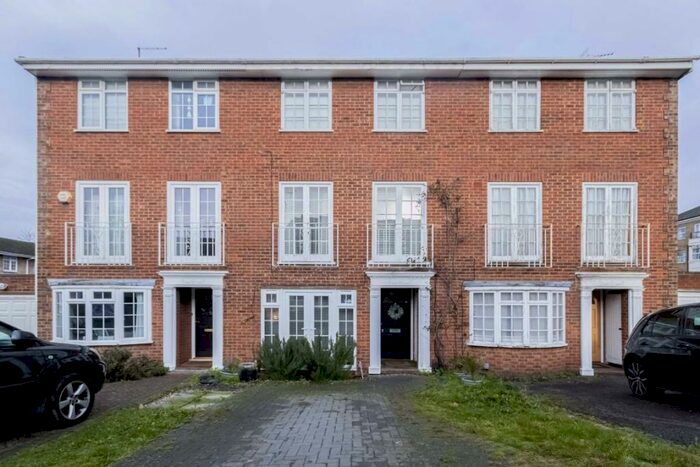 3 Bedroom House To Rent In Selsdon Close, Surbiton, KT6