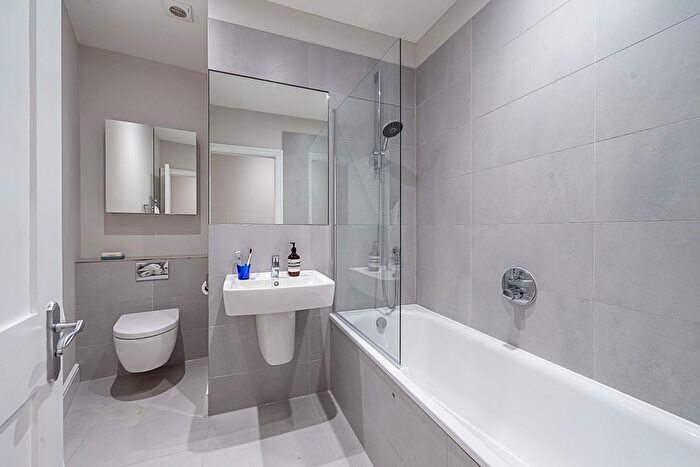 3 Bedroom Flat To Rent In Hamlet Gardens, King Street London, W6