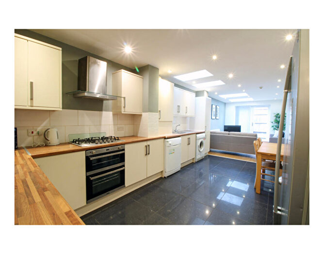 6 Bedroom House To Rent In North Road, Selly Oak, West Midlands, B29