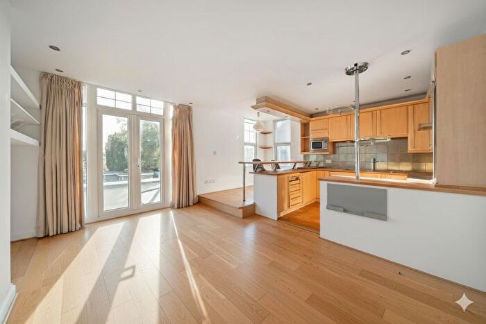 2 Bedroom Flat For Sale In Ellesmere Road, Chiswick, London, W4