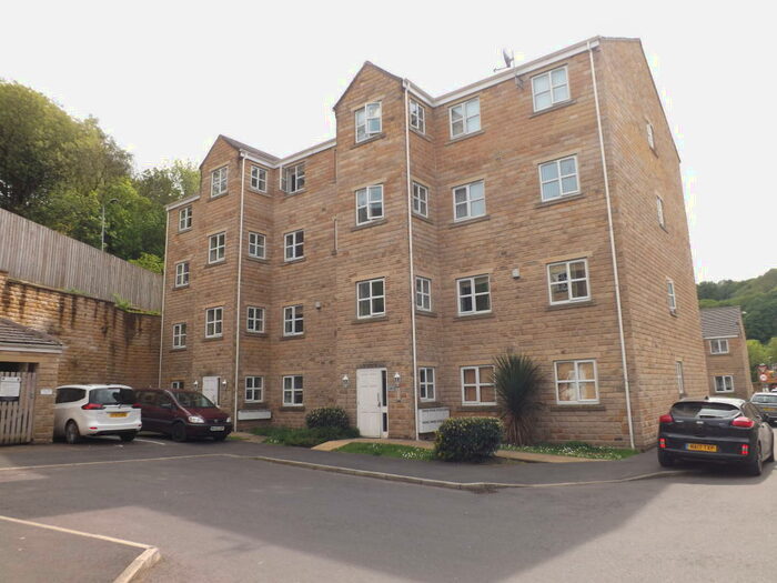 2 Bedroom Apartment To Rent In Mill Stream Drive, Luddendenfoot, HX2