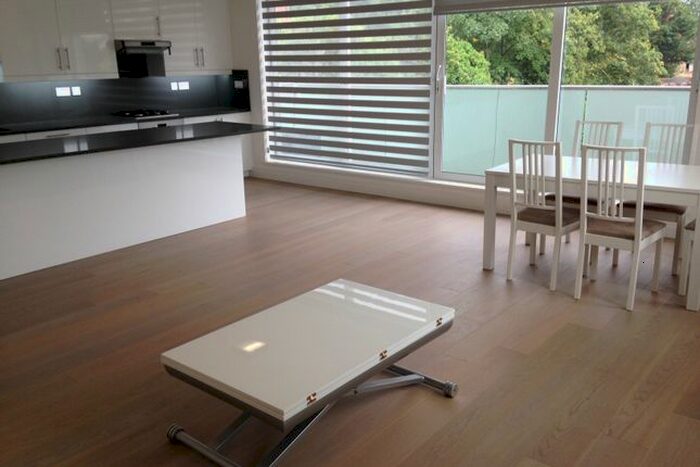 3 Bedroom Flat To Rent In Very Near Warwick Dene Area, Ealing The Common Area, W5