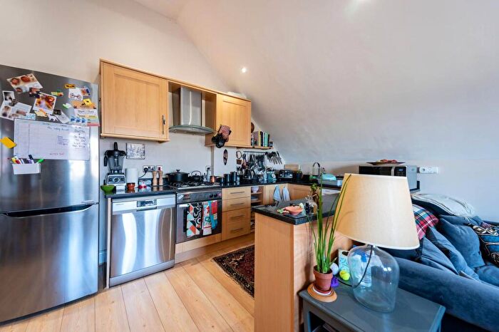 1 Bedroom Flat To Rent In Harold Road, Crystal Palace, London, SE19