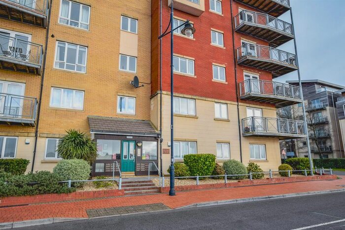 2 Bedroom Flat For Sale In Glan Y Mor, Y Rhodfa, Barry, CF63
