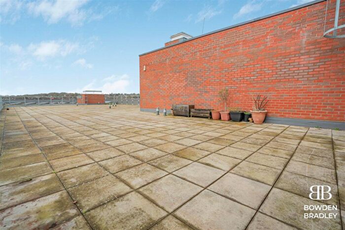 1 Bedroom Apartment For Sale In Marine Crescent, Hainault, IG6
