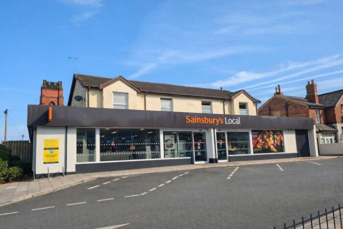 2 Bedroom Flat To Rent In Market Street, Wirral, Merseyside, CH47