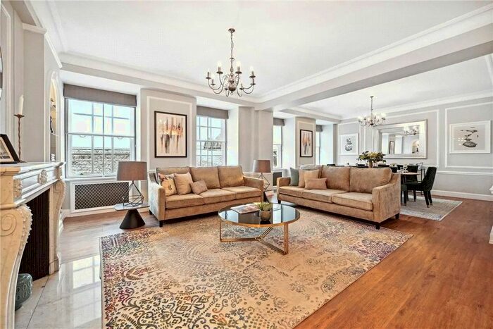 3 Bedroom Flat To Rent In Grosvenor Square, Mayfair, London, W1K