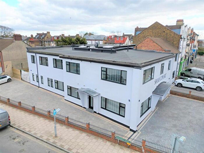 2 Bedroom Apartment To Rent In Elmers End Road, Beckenham, BR3